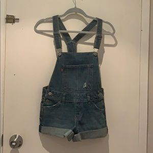 Levi’s Girls overall shorts